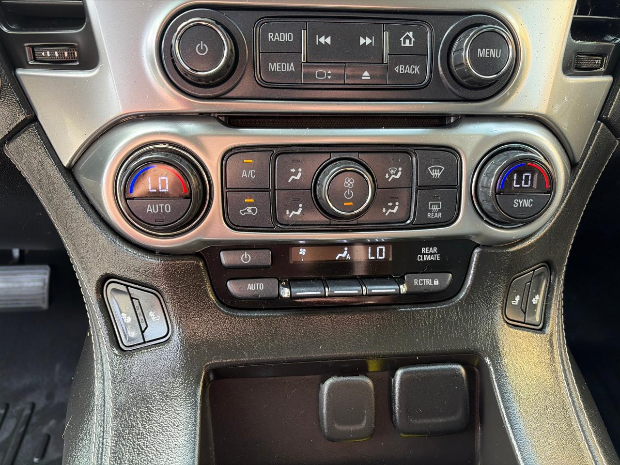 Chevrolet Suburban 4WD 4dr 1500 LT 2017