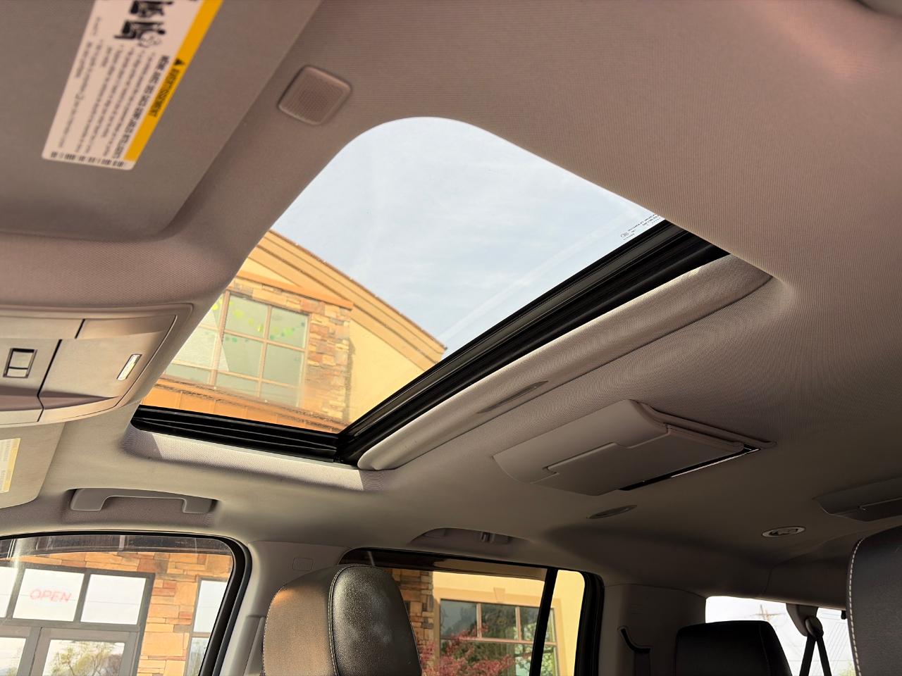 Chevrolet Suburban 4WD 4dr 1500 LT 2017