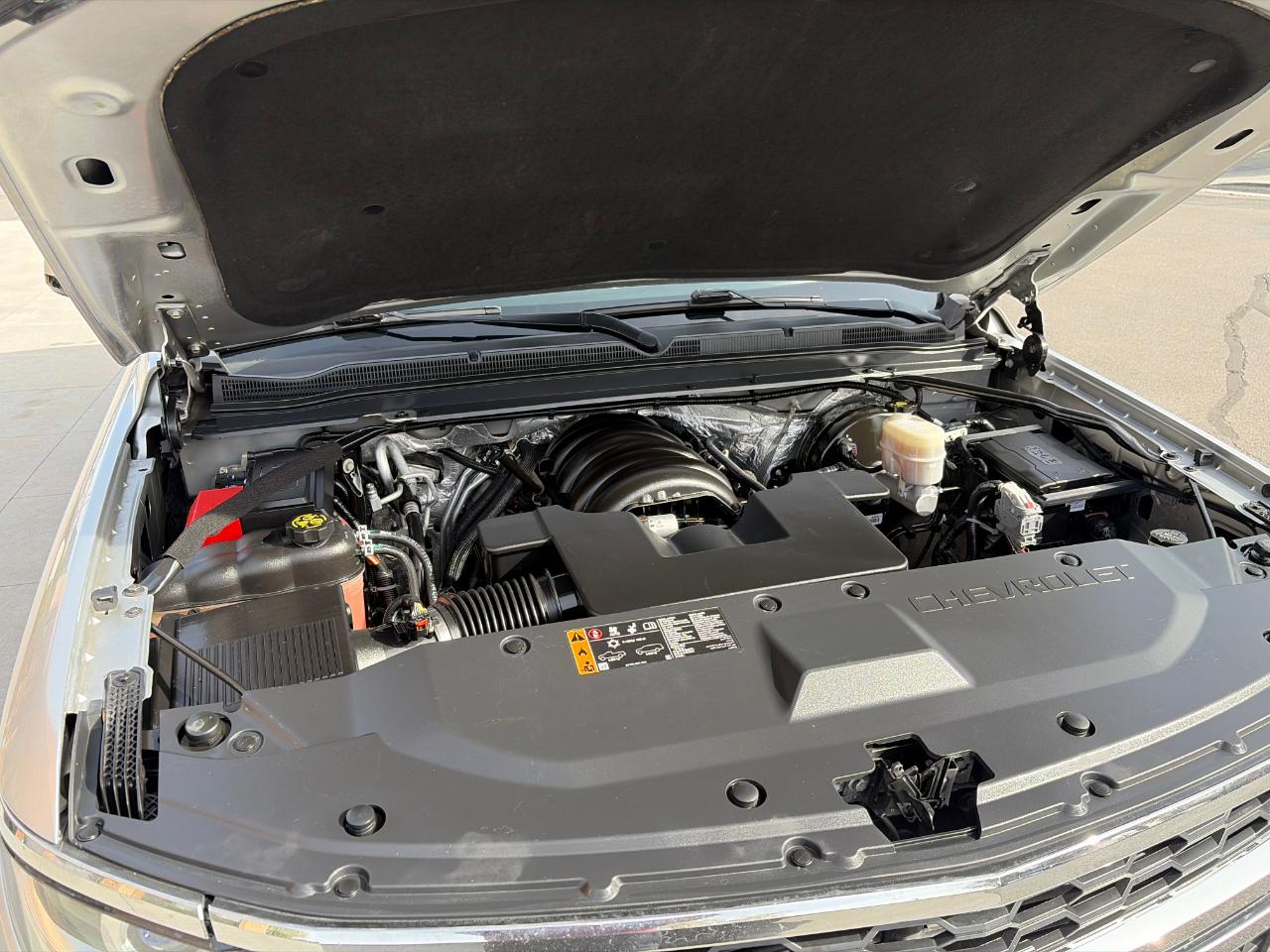 Chevrolet Suburban 4WD 4dr 1500 LT 2017