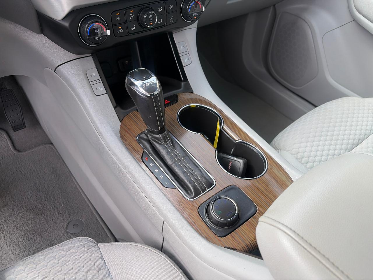 GMC Acadia AWD 4dr SLE w/SLE-2 2019