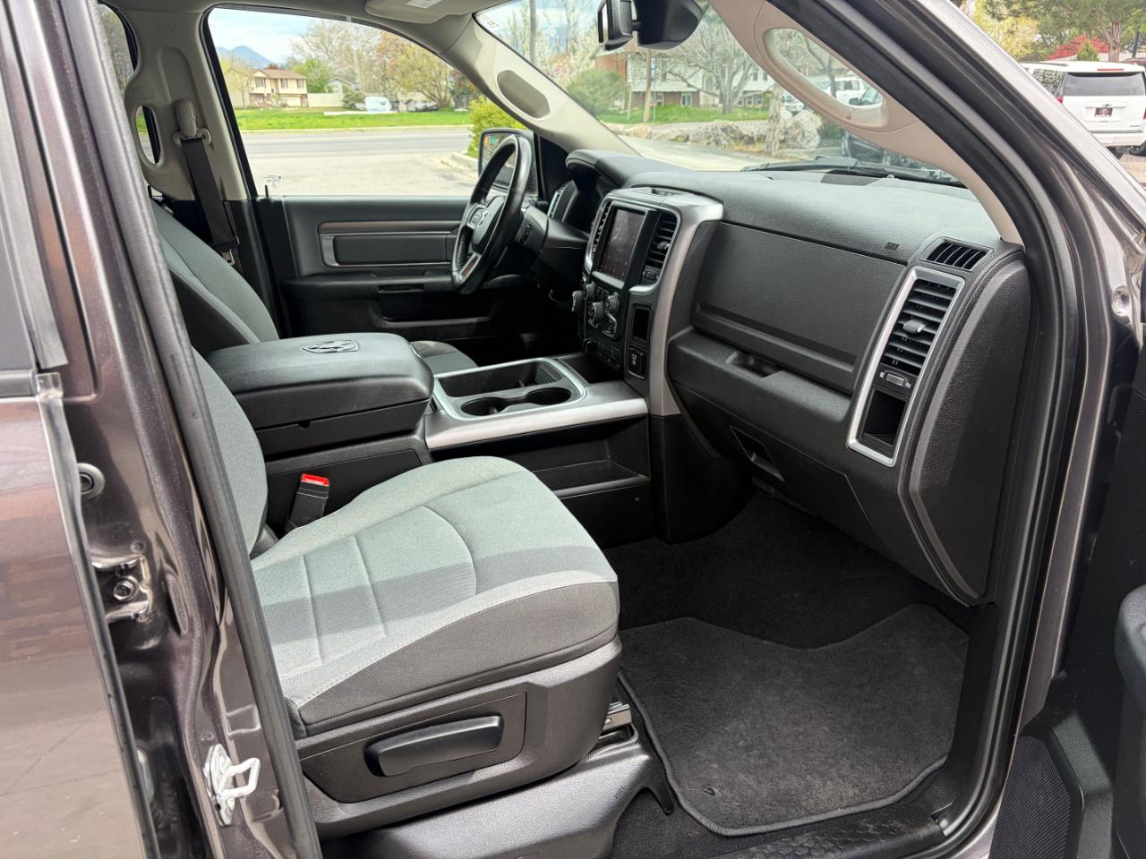 RAM 1500 Classic SLT 4x4 Crew Cab 6'4" Box 2021