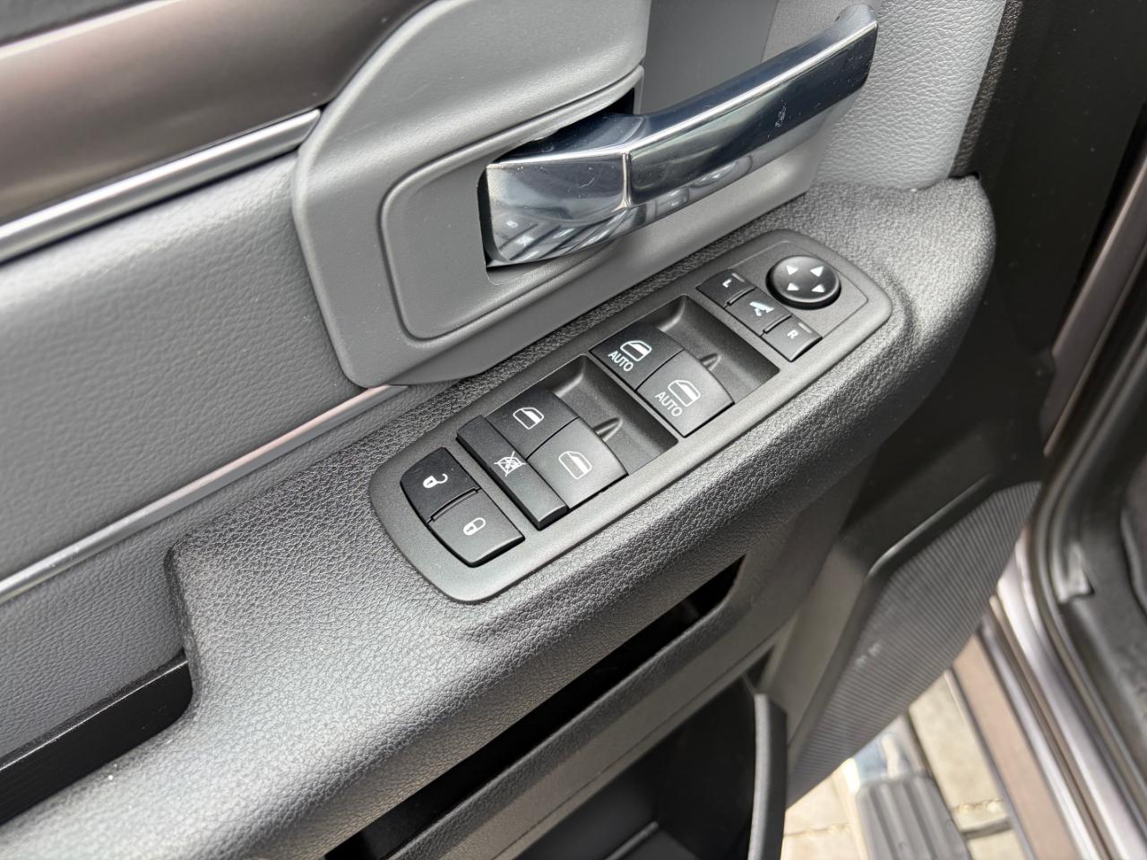 RAM 1500 Classic SLT 4x4 Crew Cab 6'4" Box 2021