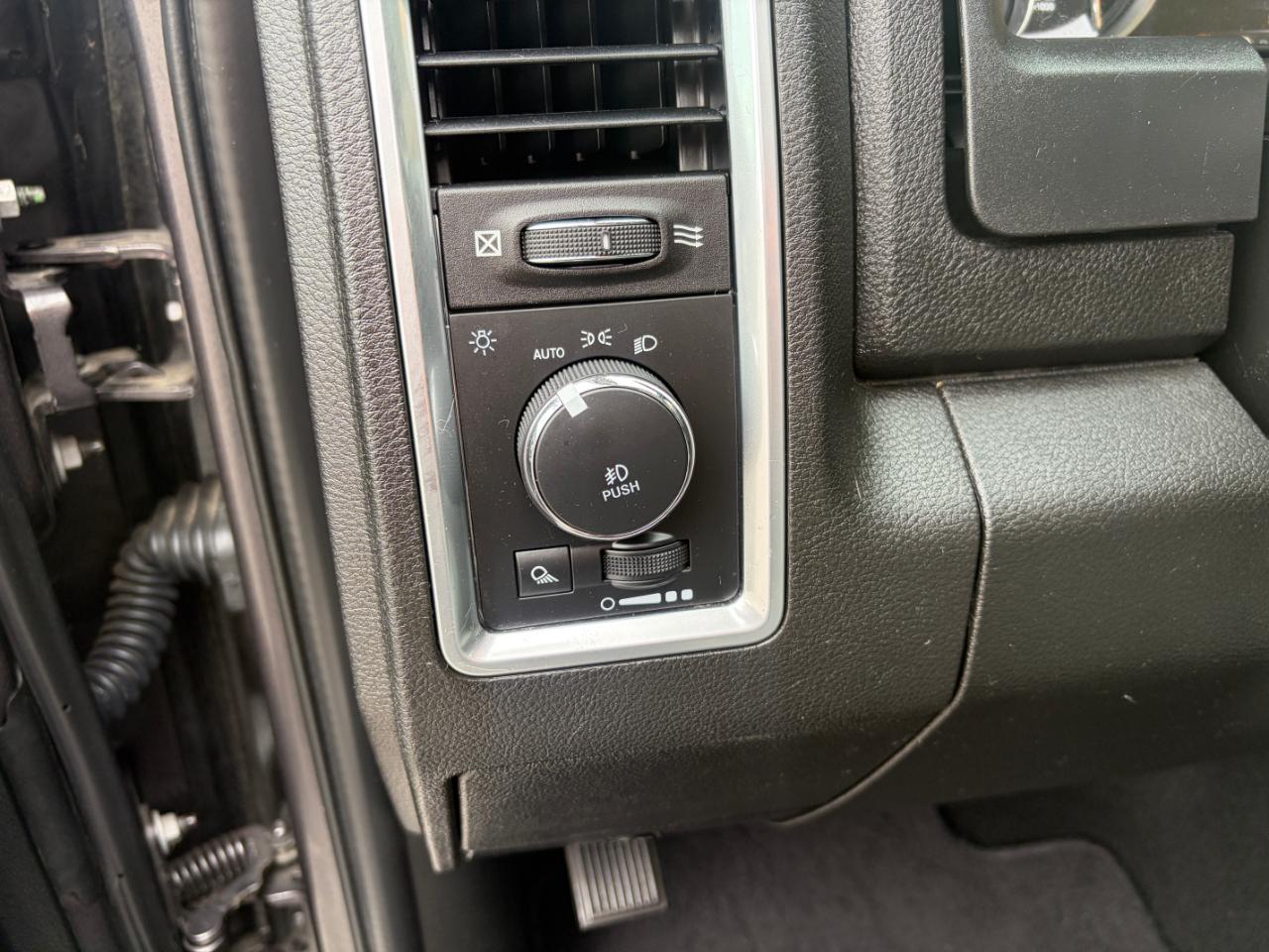 RAM 1500 Classic SLT 4x4 Crew Cab 6'4" Box 2021