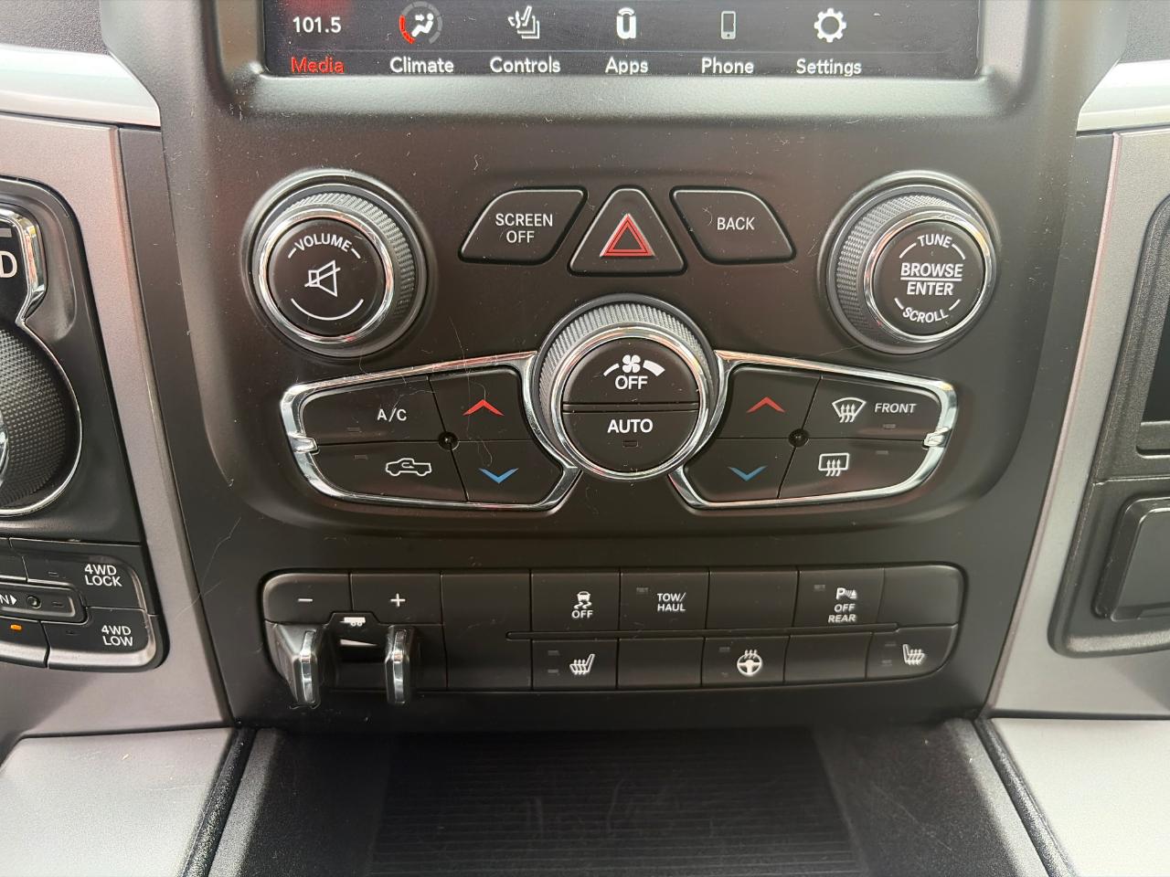 RAM 1500 Classic SLT 4x4 Crew Cab 6'4" Box 2021