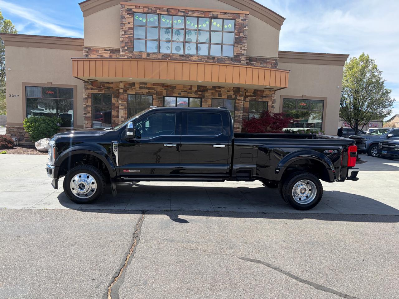 Ford Super Duty F-450 DRW King Ranch 4WD Crew Cab 8' Box 2025