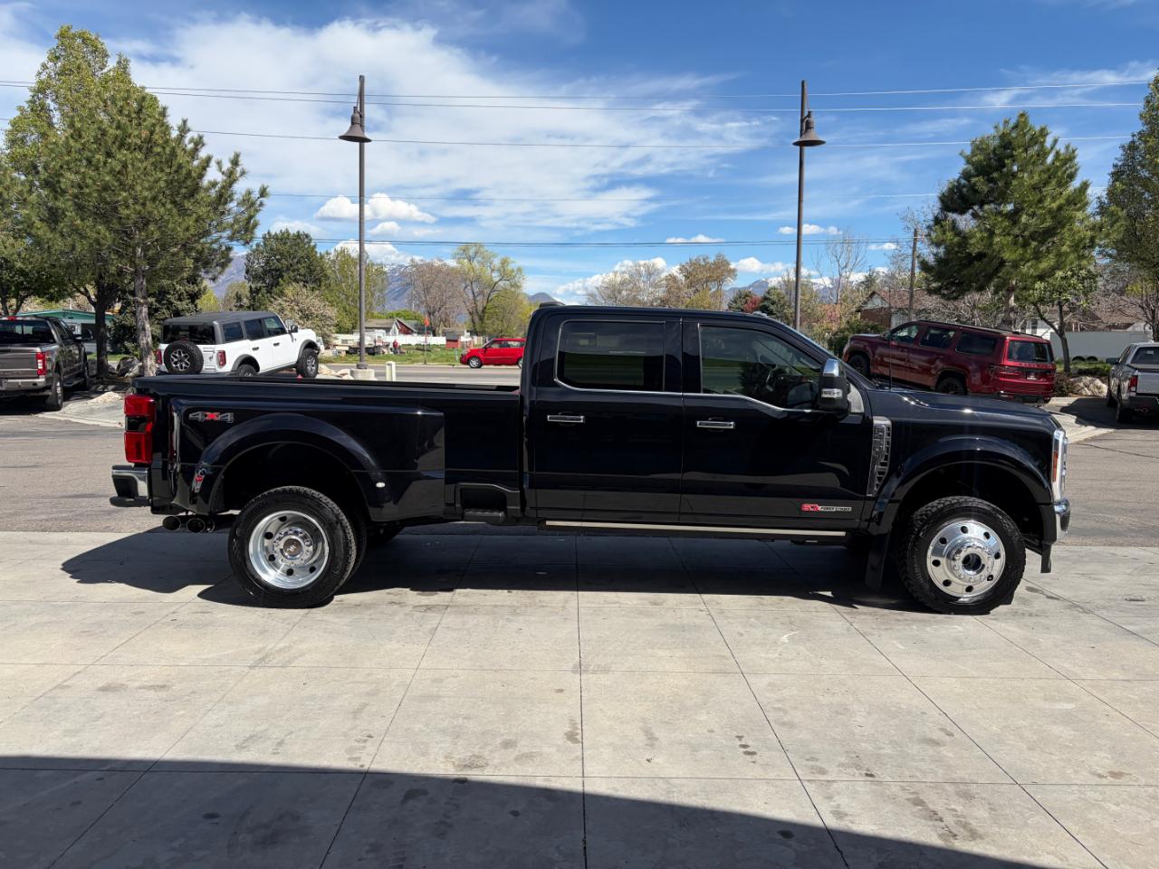 Ford Super Duty F-450 DRW King Ranch 4WD Crew Cab 8' Box 2025