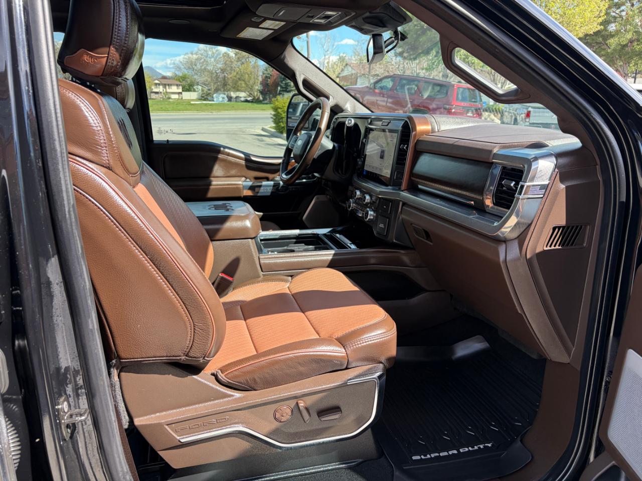 Ford Super Duty F-450 DRW King Ranch 4WD Crew Cab 8' Box 2025