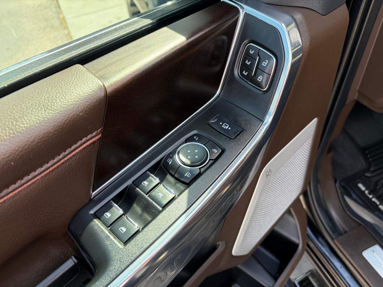 Ford Super Duty F-450 DRW King Ranch 4WD Crew Cab 8' Box 2025