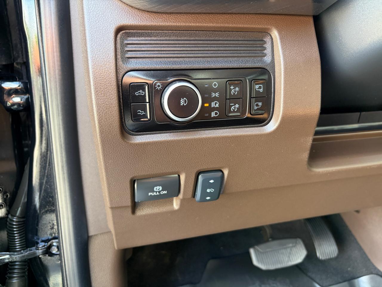 Ford Super Duty F-450 DRW King Ranch 4WD Crew Cab 8' Box 2025