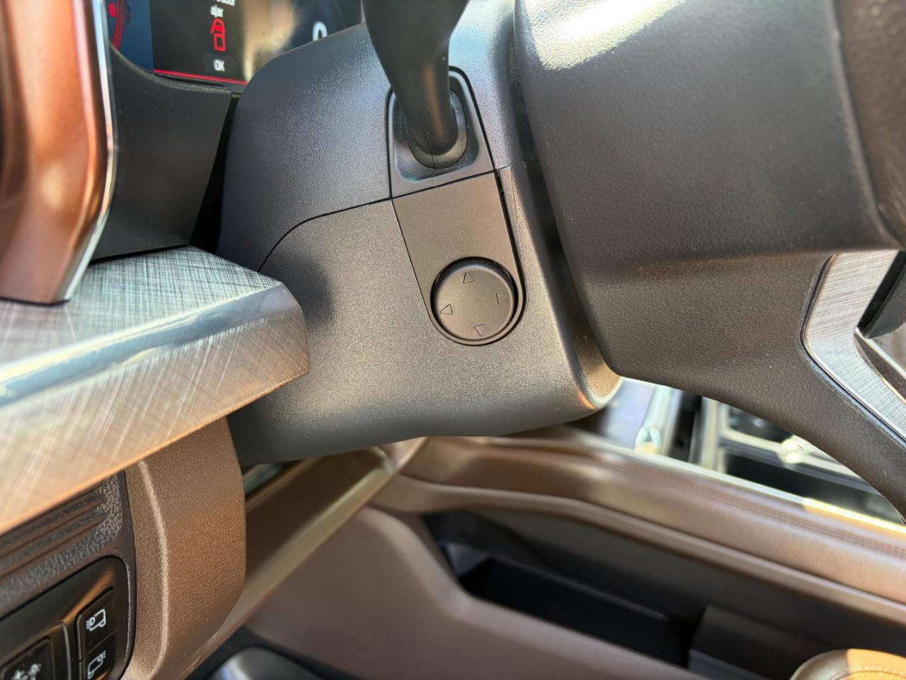 Ford Super Duty F-450 DRW King Ranch 4WD Crew Cab 8' Box 2025