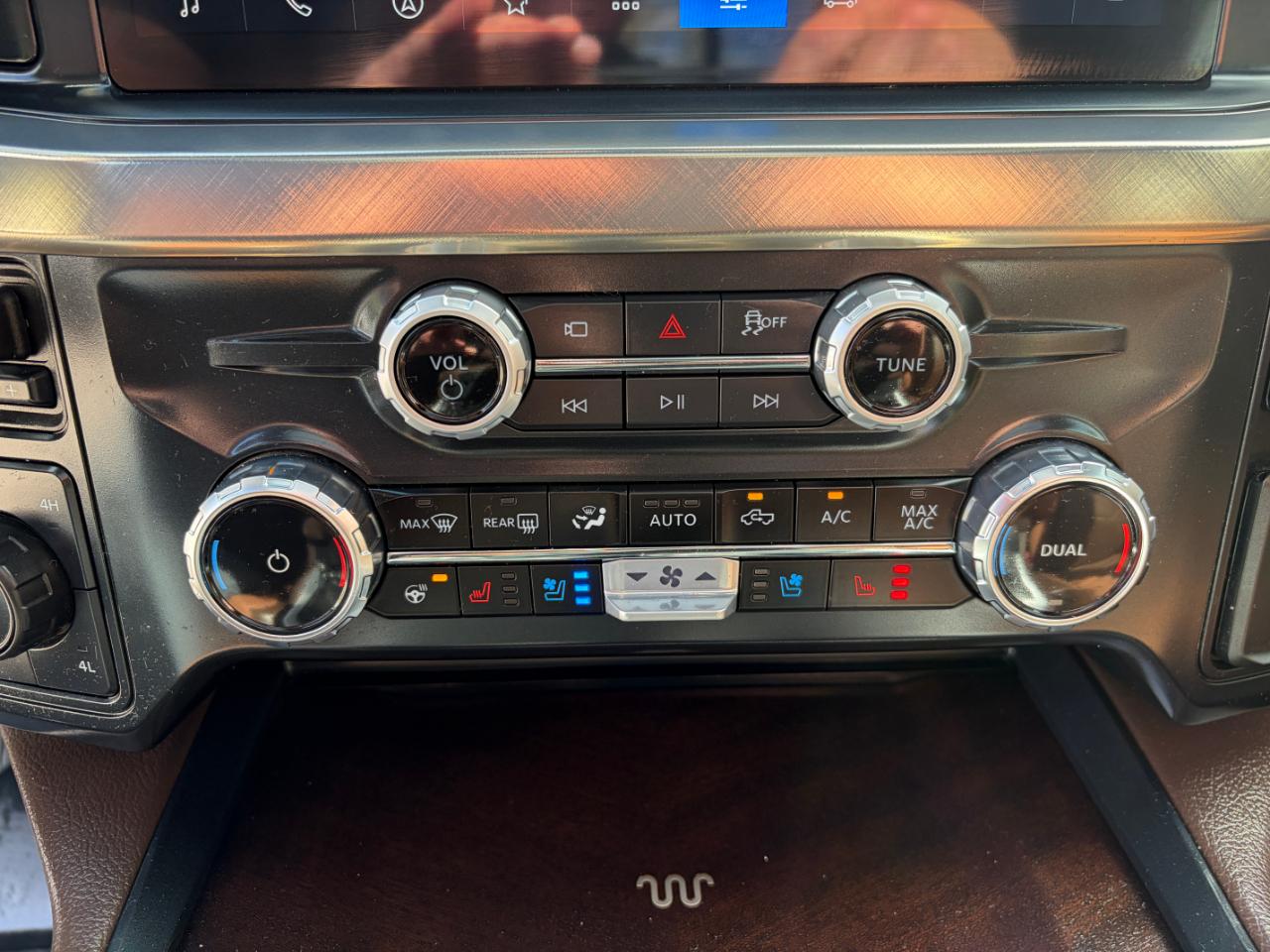 Ford Super Duty F-450 DRW King Ranch 4WD Crew Cab 8' Box 2025