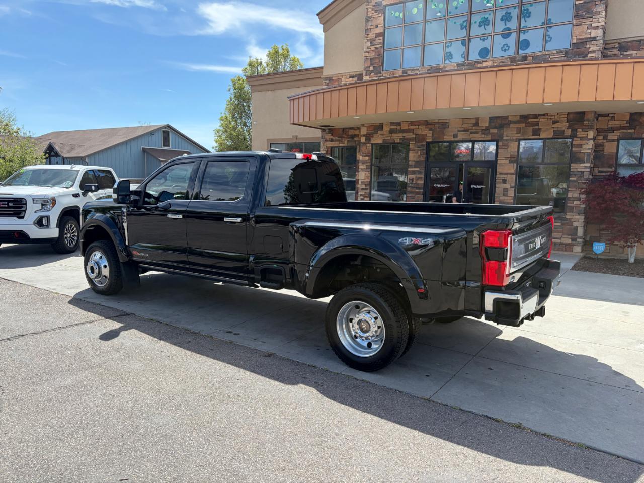 Ford Super Duty F-450 DRW King Ranch 4WD Crew Cab 8' Box 2025