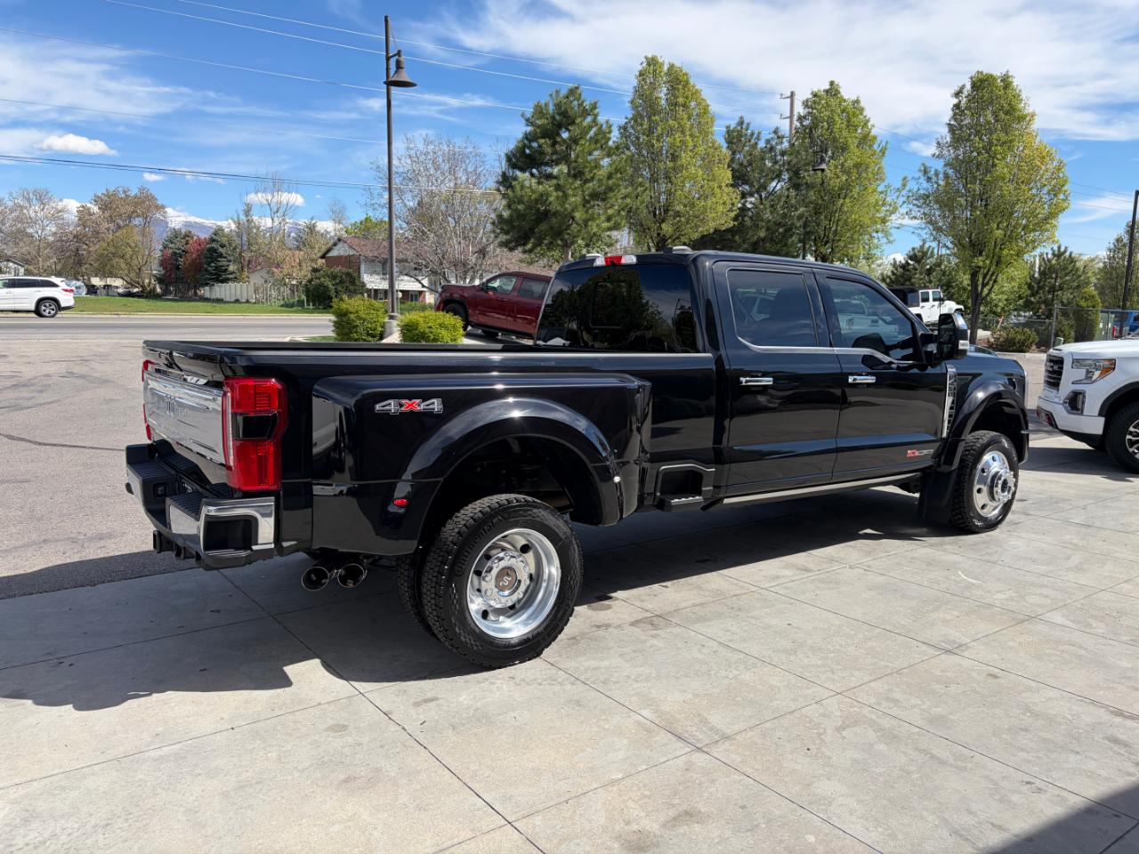 Ford Super Duty F-450 DRW King Ranch 4WD Crew Cab 8' Box 2025