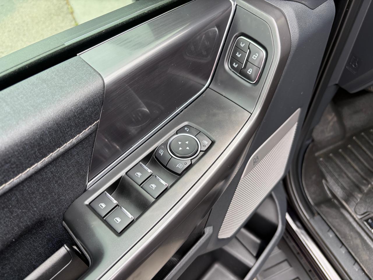 Ford F-150 Lariat 4WD SuperCrew 6.5' Box 2025