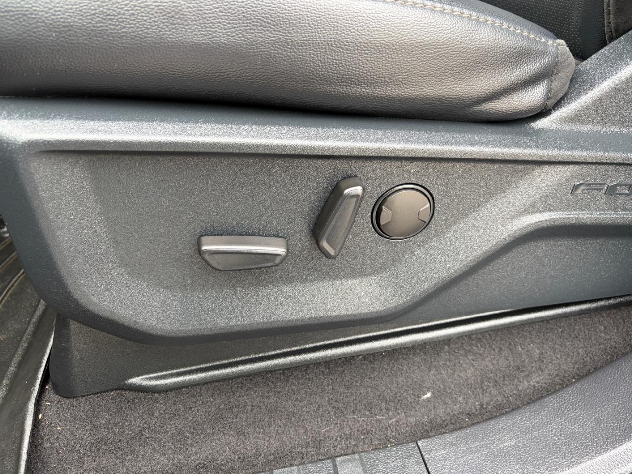 Ford F-150 Lariat 4WD SuperCrew 6.5' Box 2025