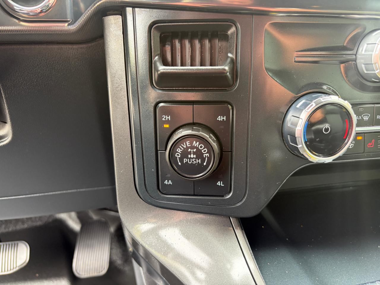 Ford F-150 Lariat 4WD SuperCrew 6.5' Box 2025