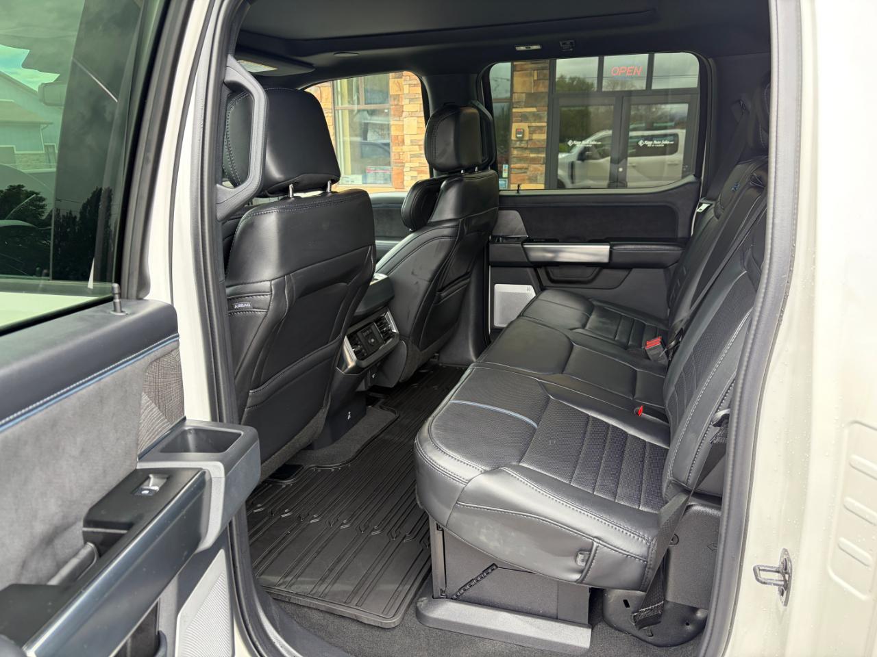 Ford Super Duty F-450 DRW Platinum 4WD Crew Cab 8' Box 2025