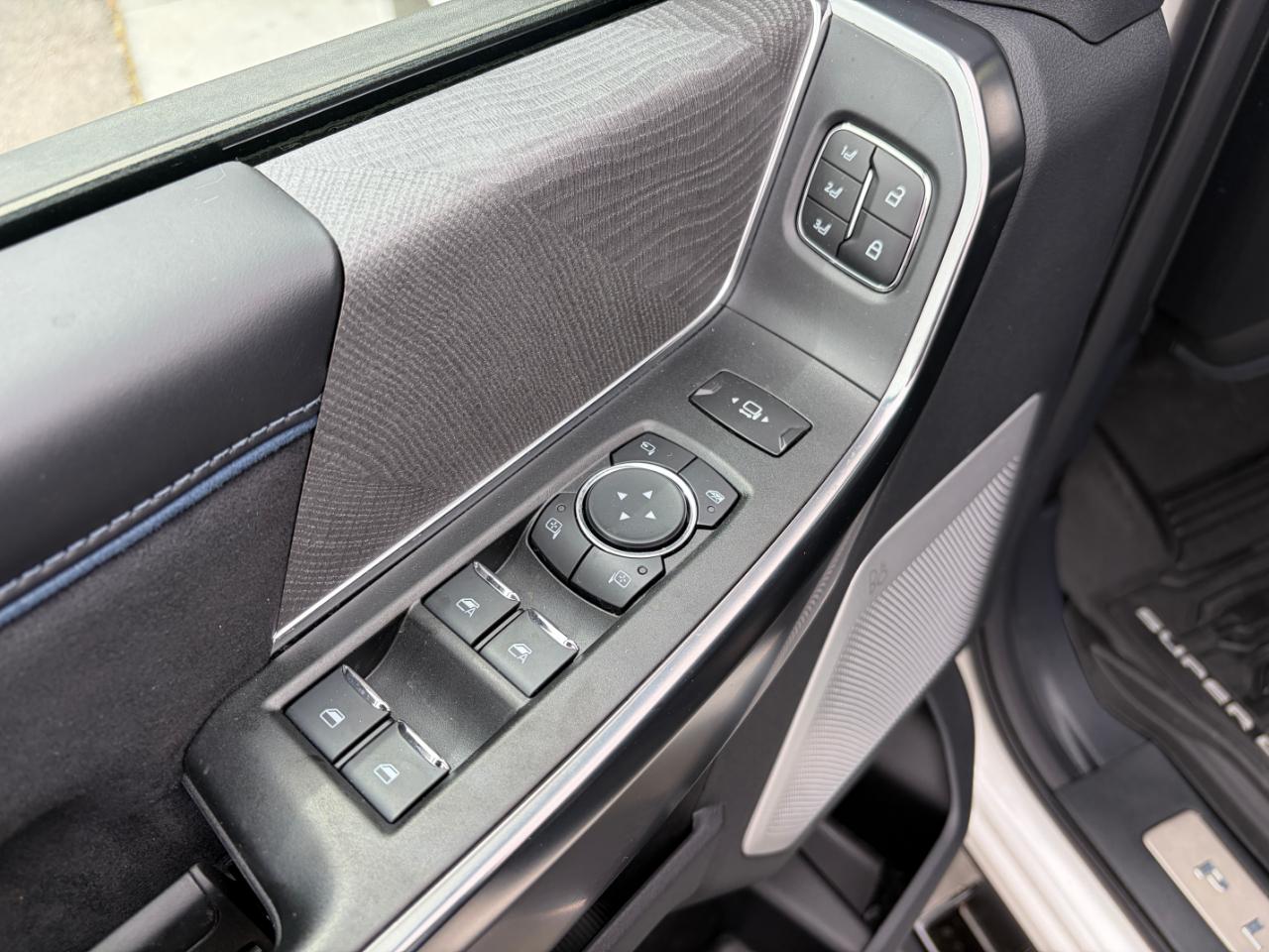 Ford Super Duty F-450 DRW Platinum 4WD Crew Cab 8' Box 2025