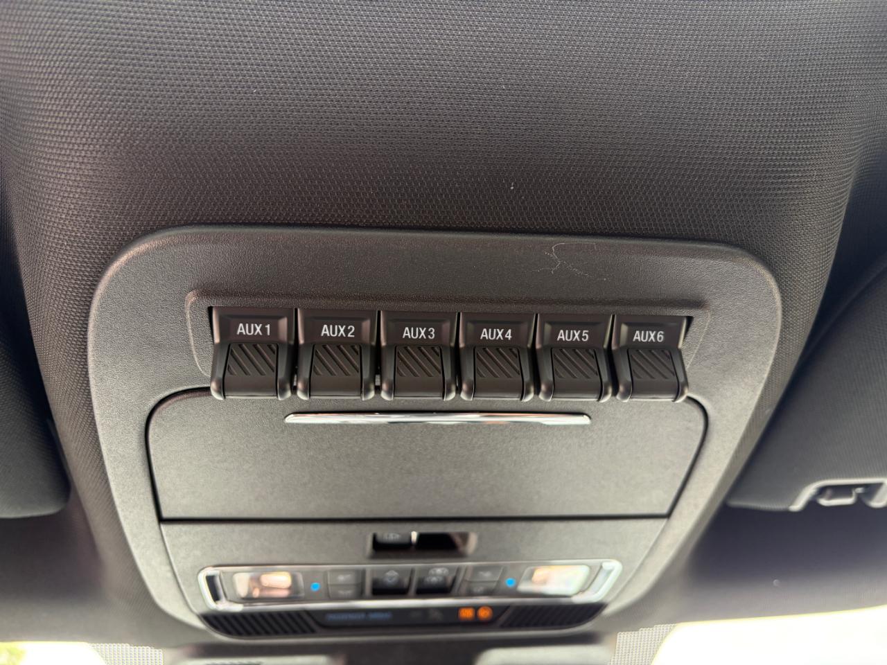 Ford Super Duty F-450 DRW Platinum 4WD Crew Cab 8' Box 2025