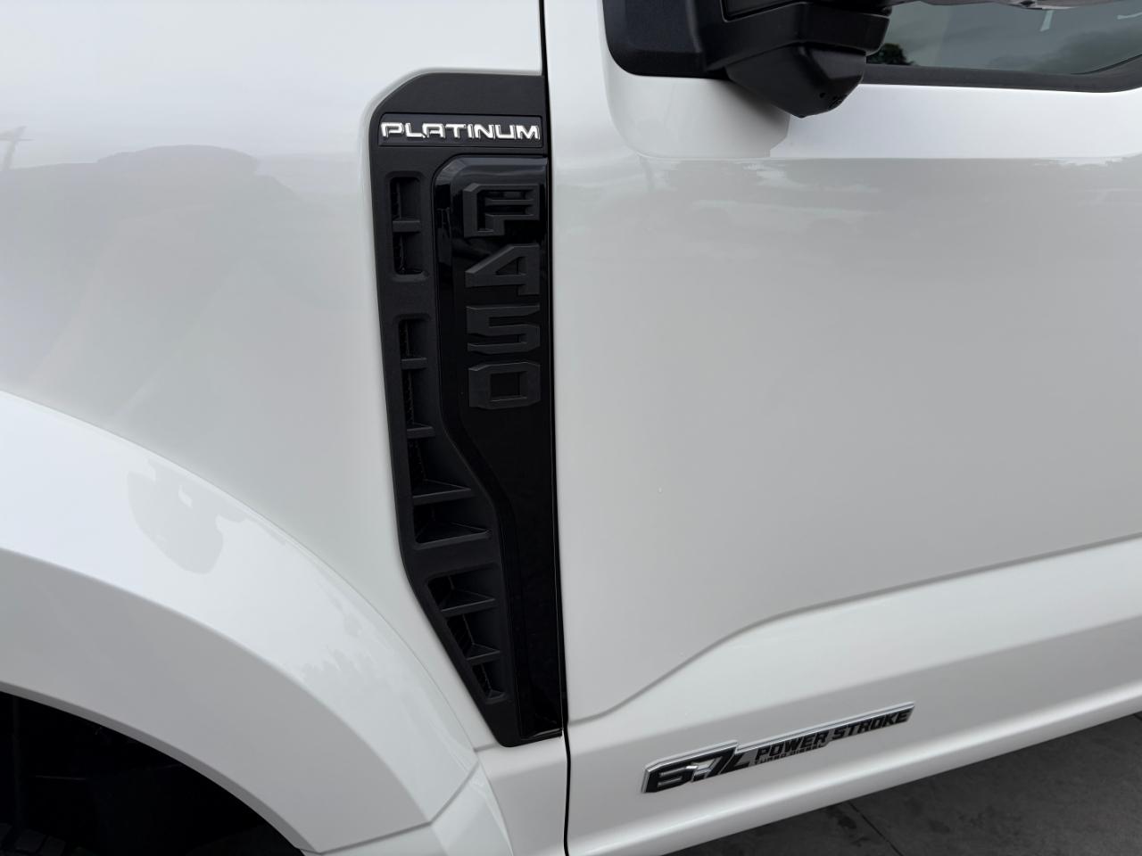 Ford Super Duty F-450 DRW Platinum 4WD Crew Cab 8' Box 2025
