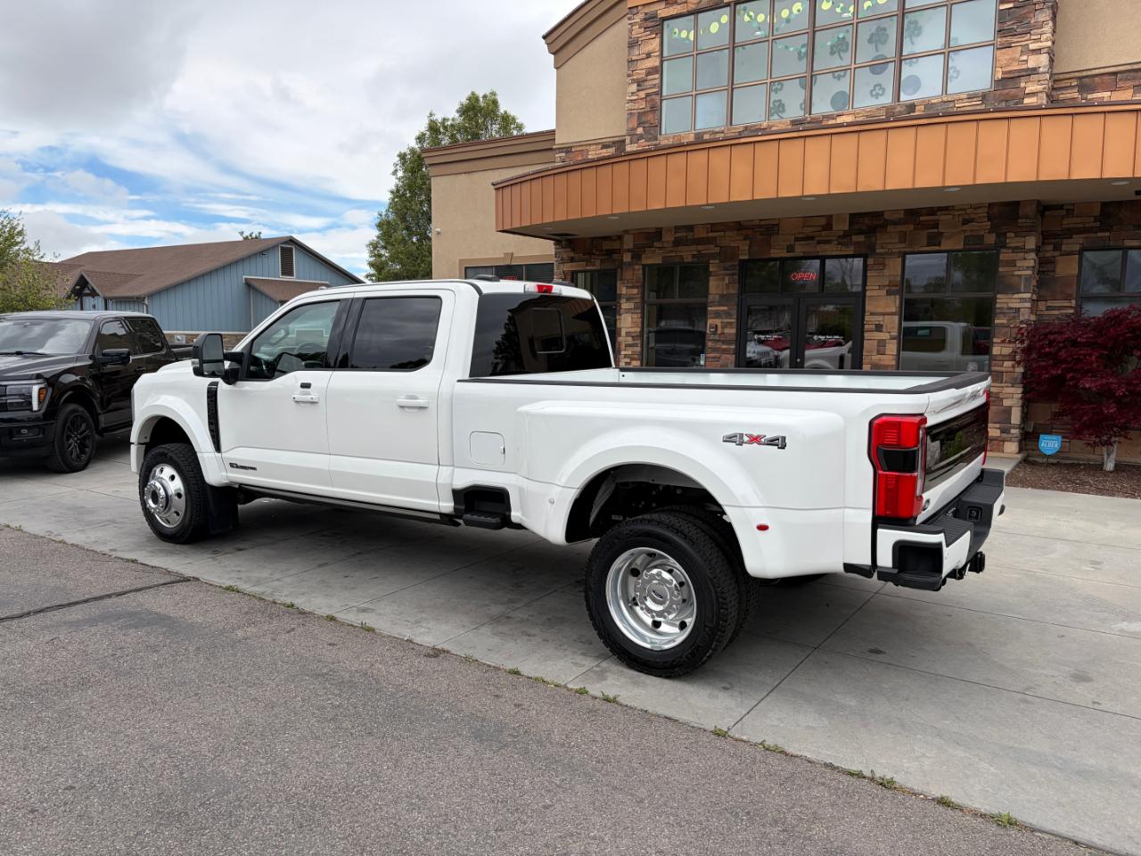 Ford Super Duty F-450 DRW Platinum 4WD Crew Cab 8' Box 2025