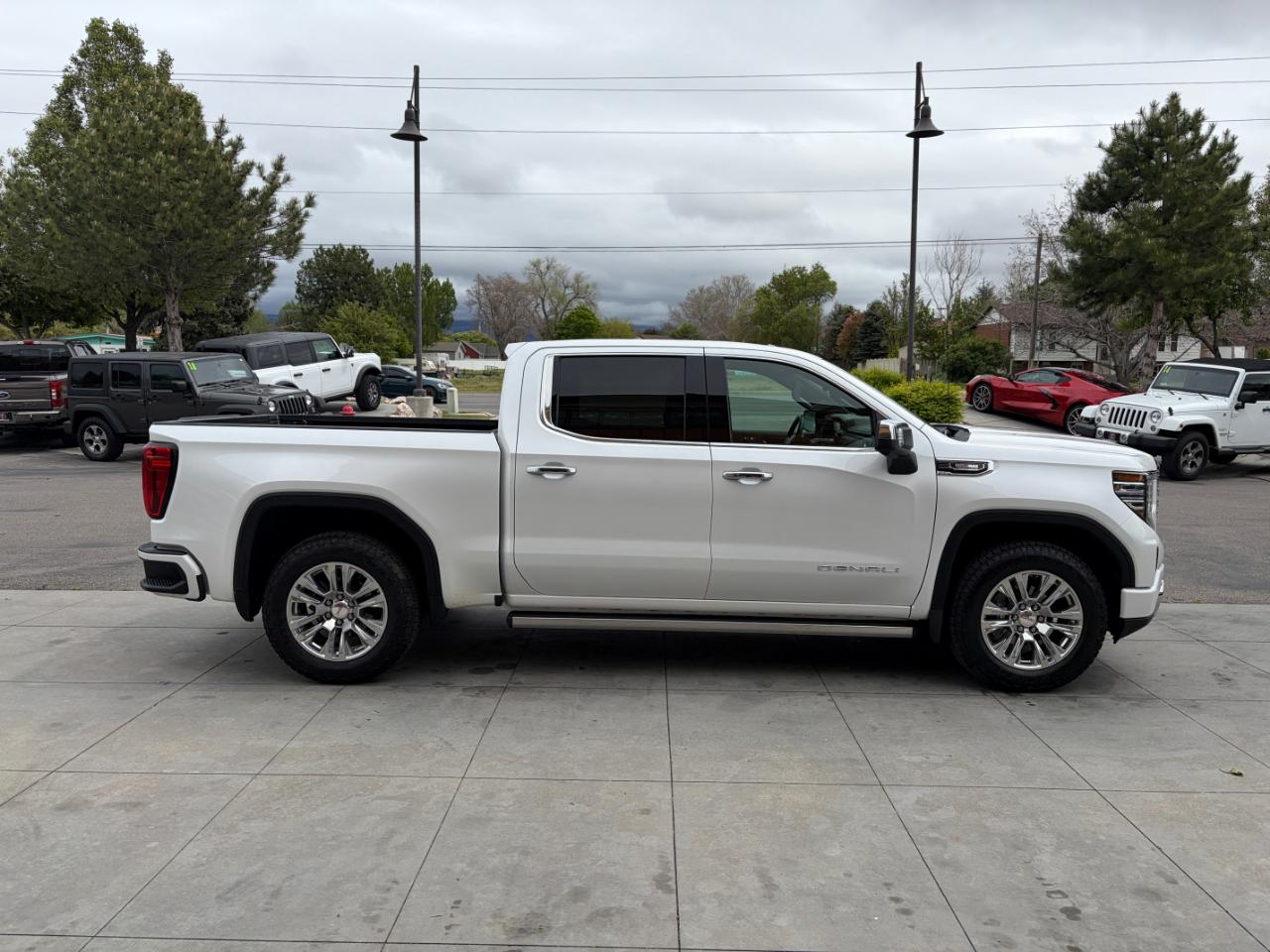 GMC Sierra 1500 4WD Crew Cab 147" Denali 2025
