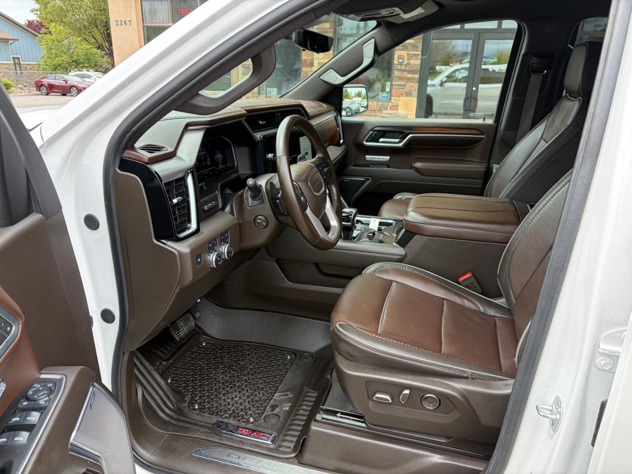 GMC Sierra 1500 4WD Crew Cab 147" Denali 2025