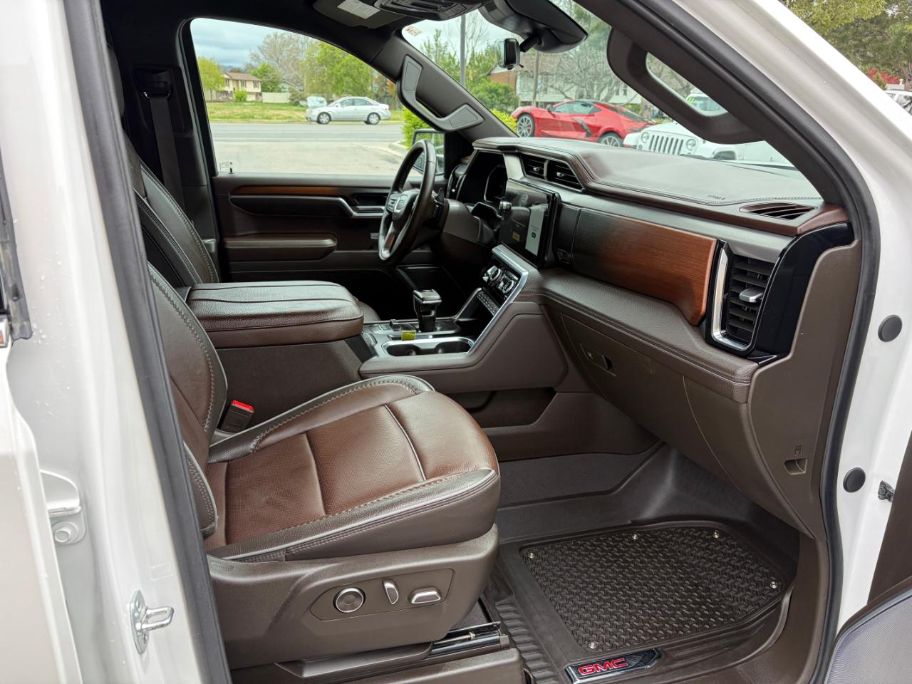 GMC Sierra 1500 4WD Crew Cab 147" Denali 2025