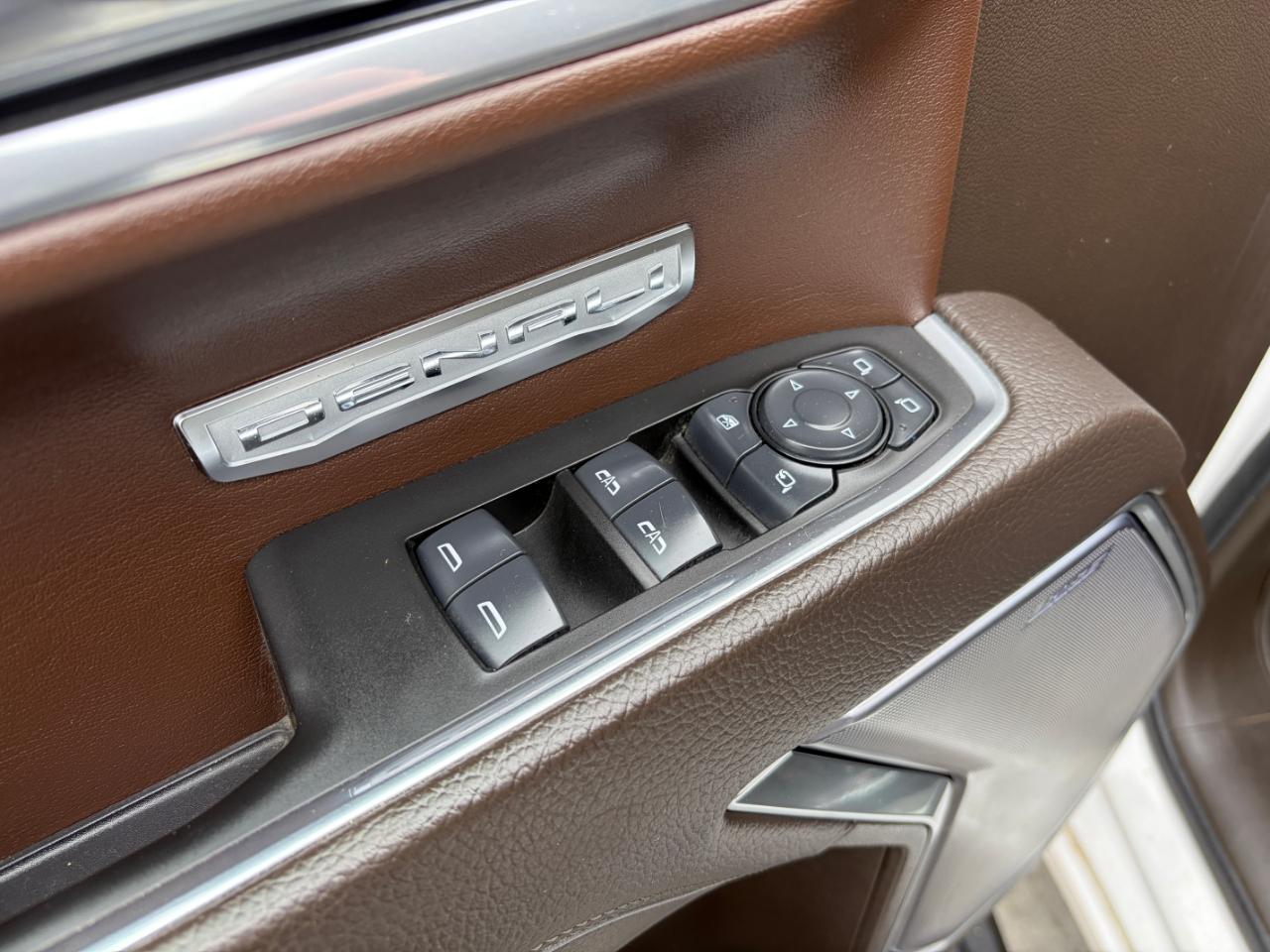 GMC Sierra 1500 4WD Crew Cab 147" Denali 2025