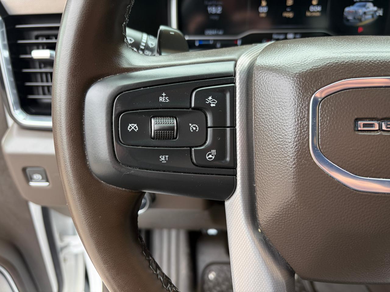 GMC Sierra 1500 4WD Crew Cab 147" Denali 2025