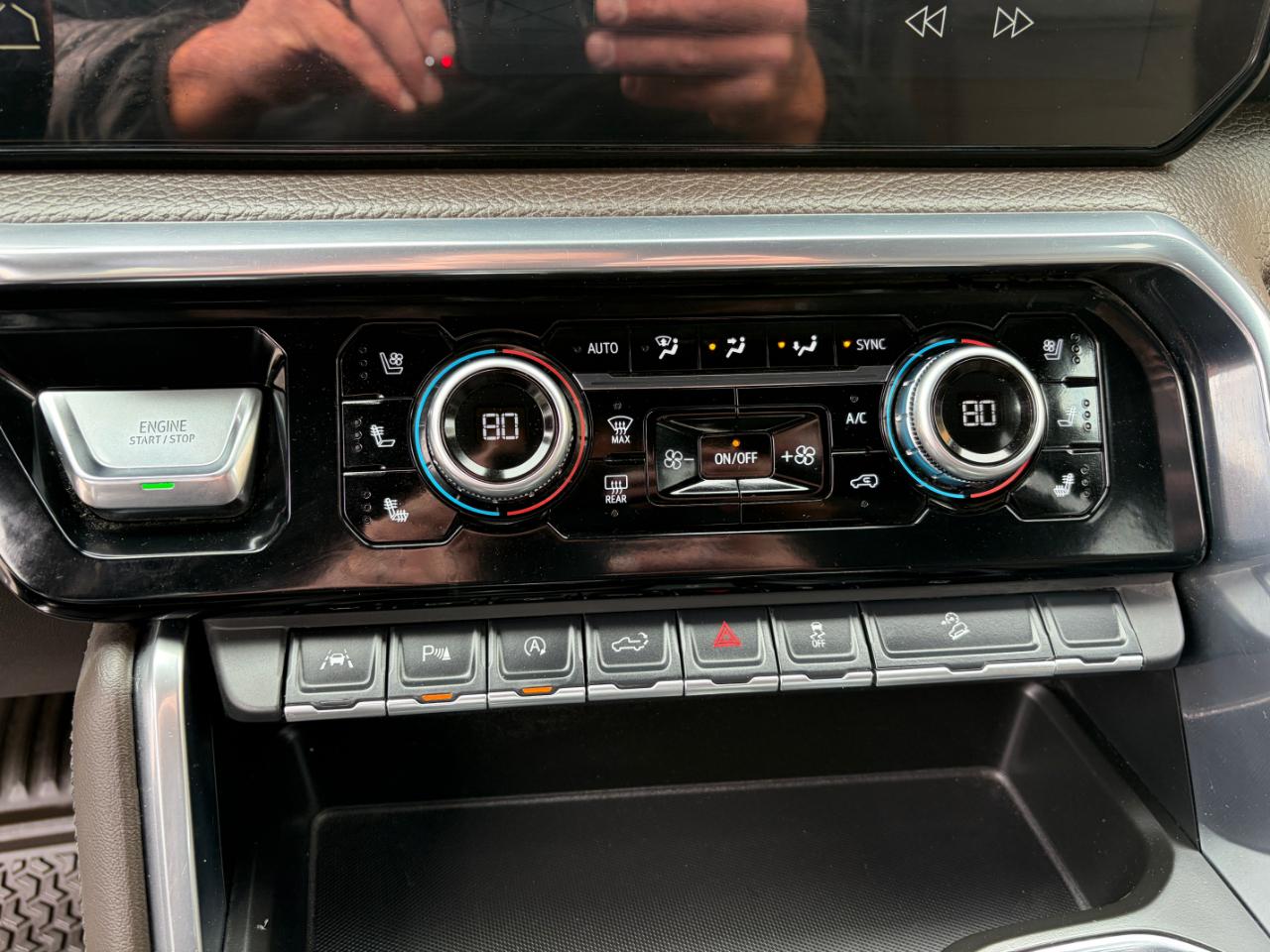 GMC Sierra 1500 4WD Crew Cab 147" Denali 2025