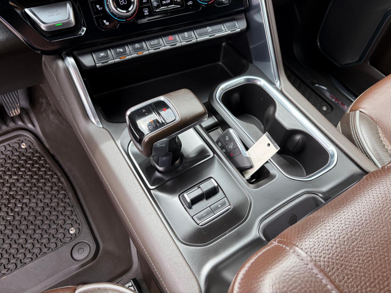 GMC Sierra 1500 4WD Crew Cab 147" Denali 2025