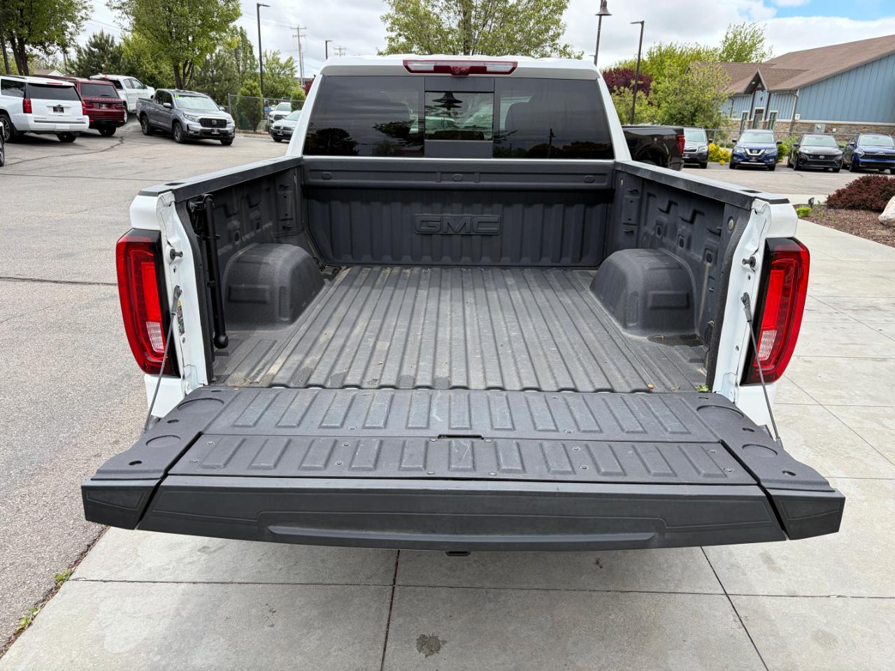 GMC Sierra 1500 4WD Crew Cab 147" Denali 2025