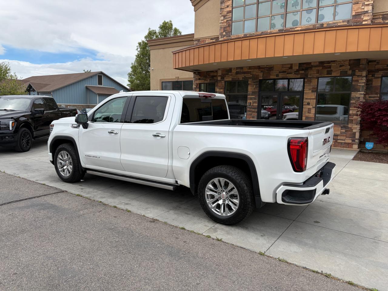GMC Sierra 1500 4WD Crew Cab 147" Denali 2025