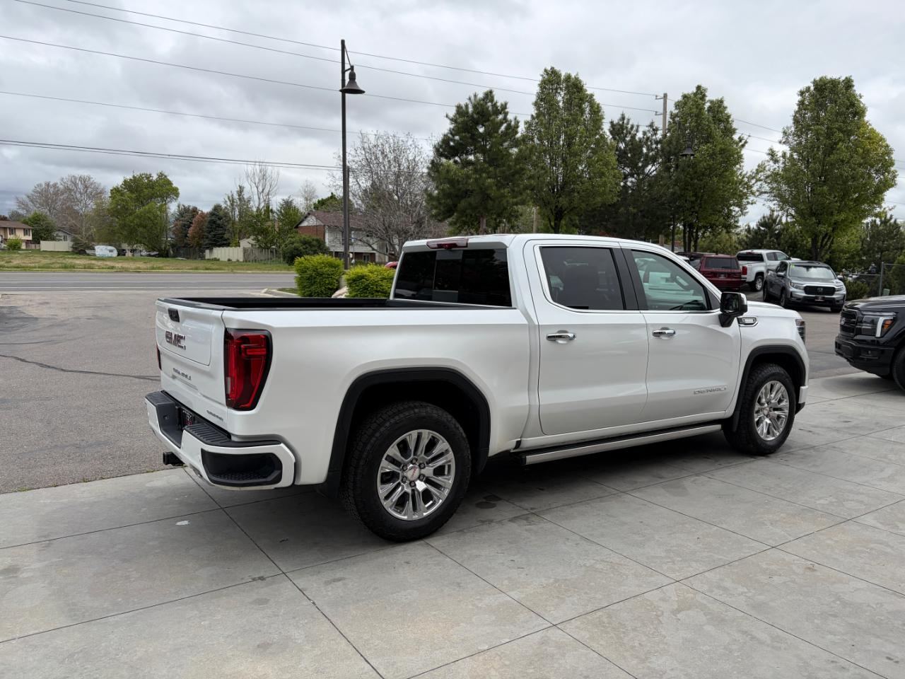 GMC Sierra 1500 4WD Crew Cab 147" Denali 2025