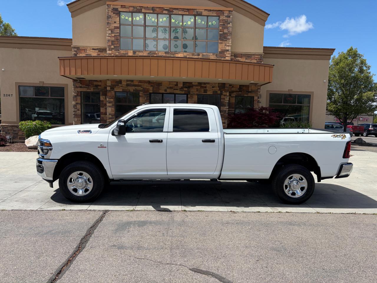 RAM 2500 Tradesman 4x4 Crew Cab 8' Box 2025