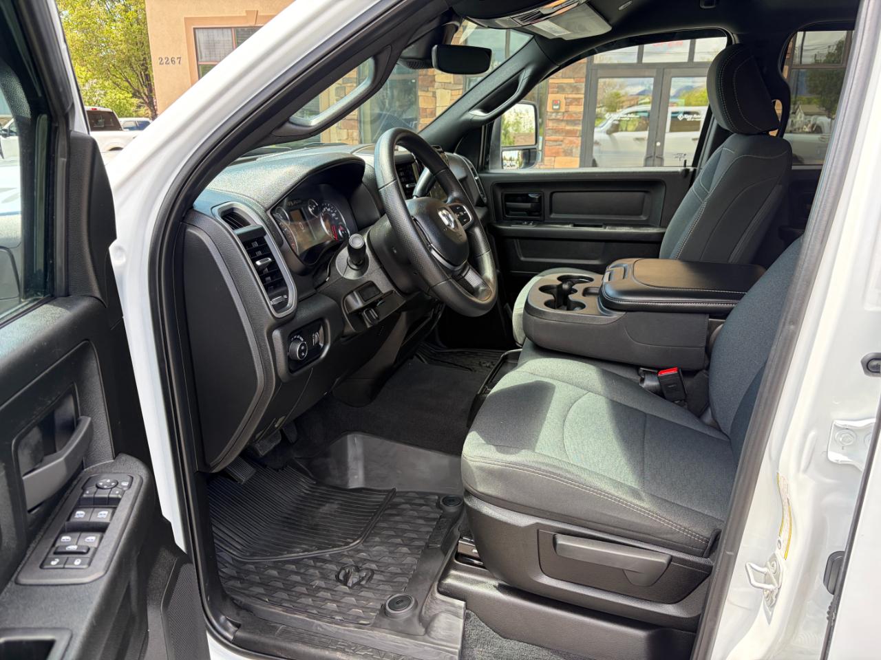 RAM 2500 Tradesman 4x4 Crew Cab 8' Box 2025