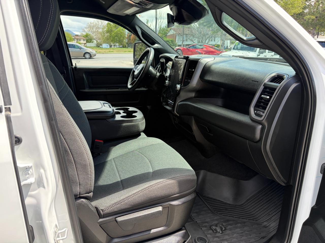 RAM 2500 Tradesman 4x4 Crew Cab 8' Box 2025