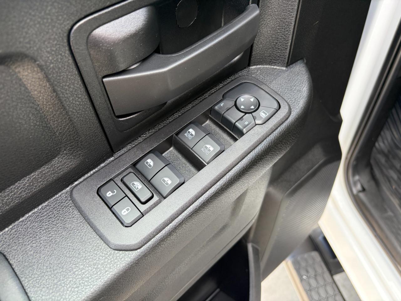 RAM 2500 Tradesman 4x4 Crew Cab 8' Box 2025