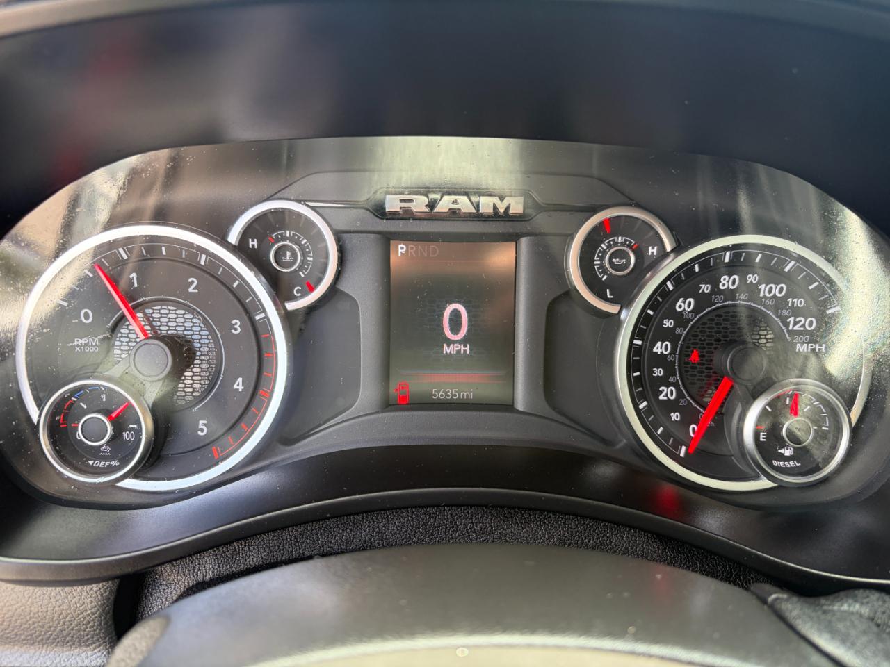 RAM 2500 Tradesman 4x4 Crew Cab 8' Box 2025