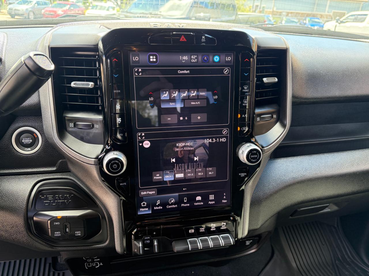 RAM 2500 Tradesman 4x4 Crew Cab 8' Box 2025