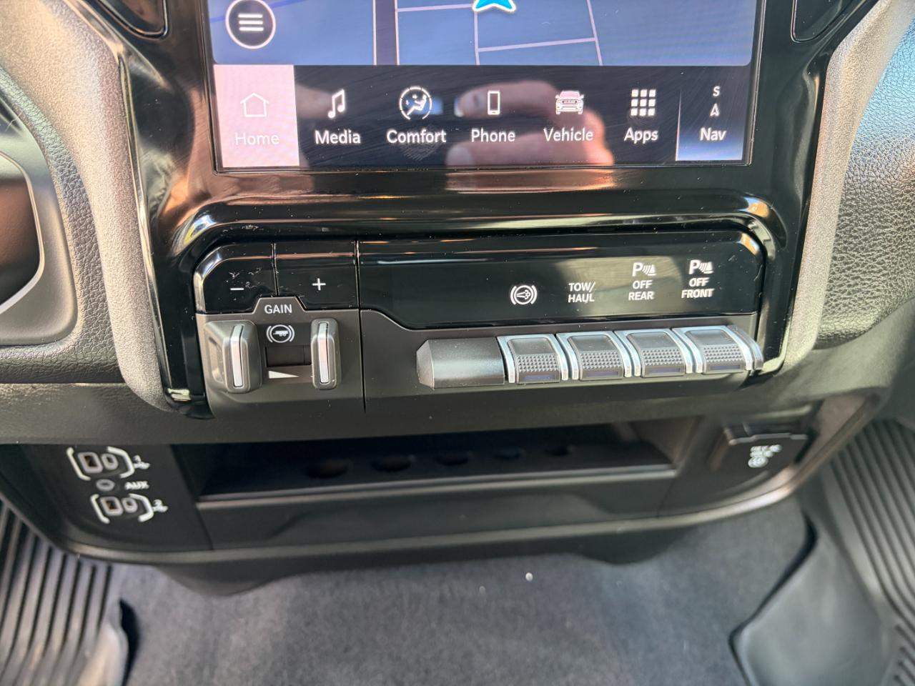 RAM 2500 Tradesman 4x4 Crew Cab 8' Box 2025