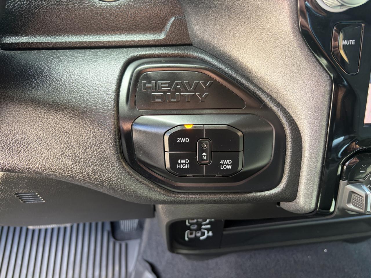 RAM 2500 Tradesman 4x4 Crew Cab 8' Box 2025