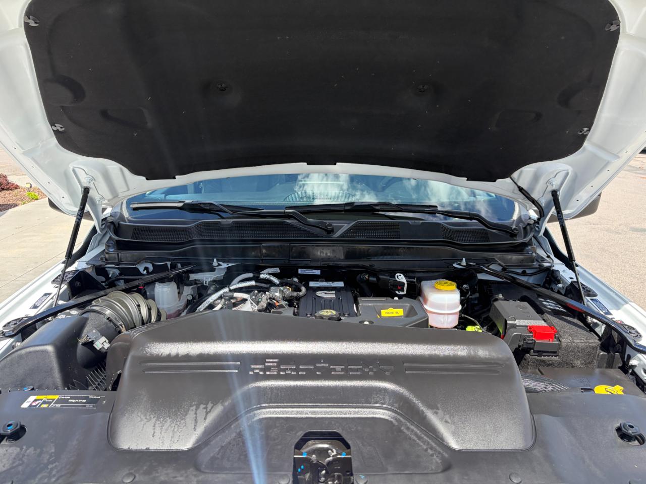 RAM 2500 Tradesman 4x4 Crew Cab 8' Box 2025