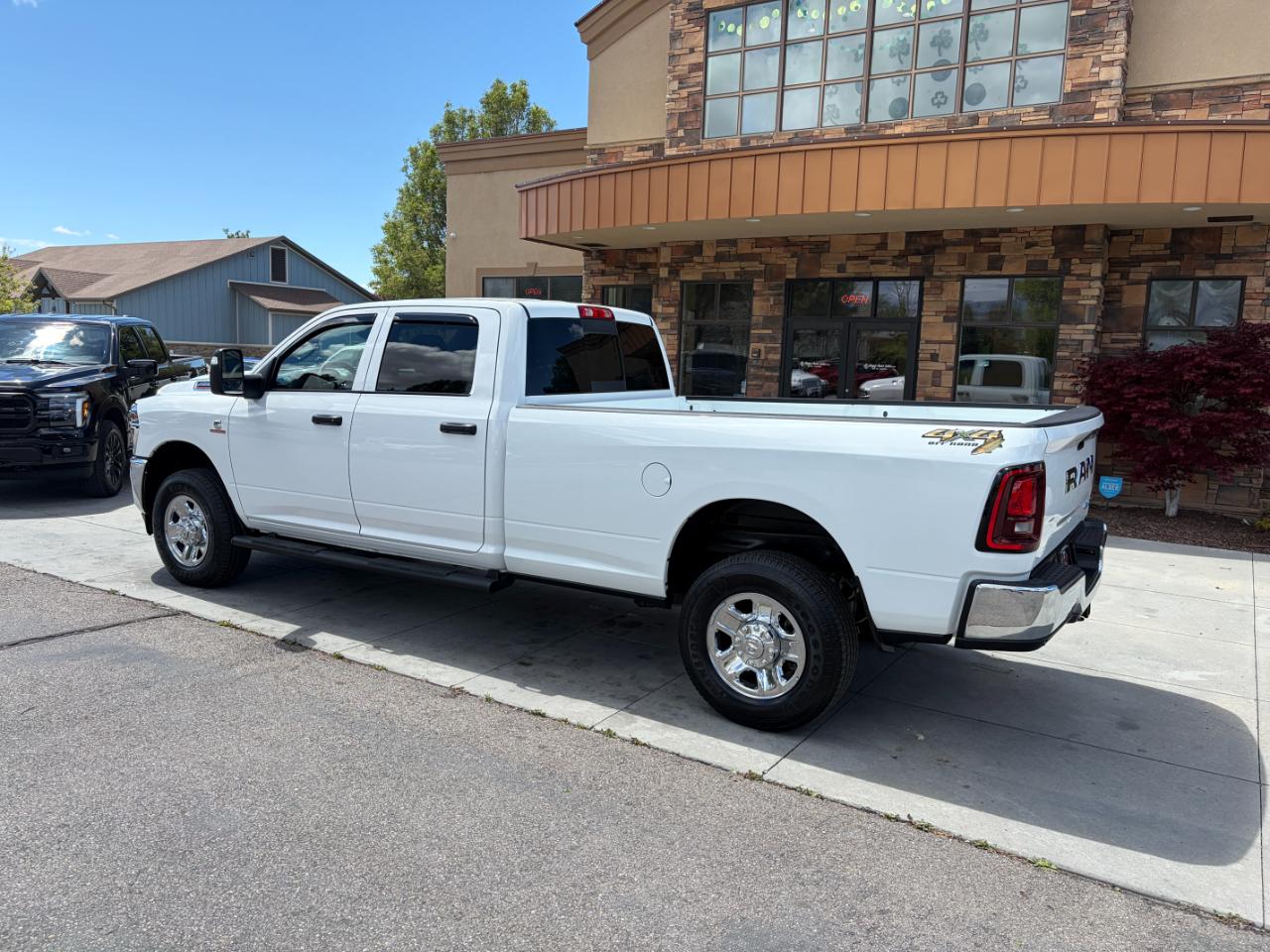 RAM 2500 Tradesman 4x4 Crew Cab 8' Box 2025