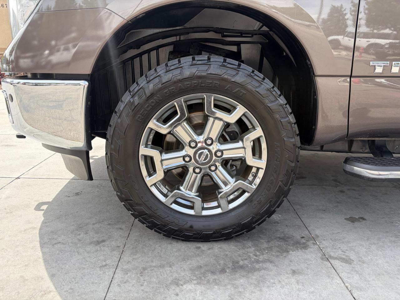 Nissan Titan XD 4x4 Gas Crew Cab SL 2018