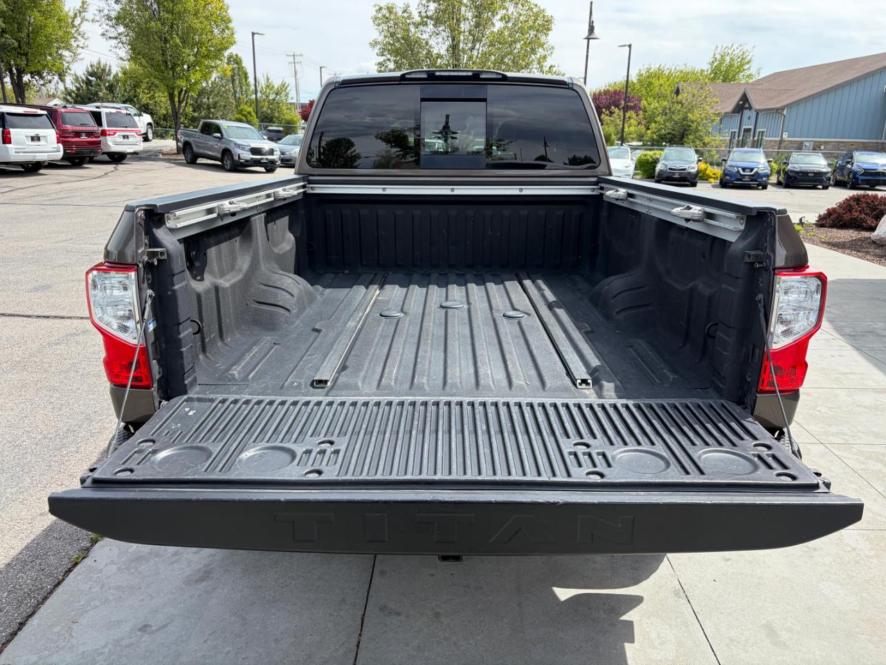 Nissan Titan XD 4x4 Gas Crew Cab SL 2018