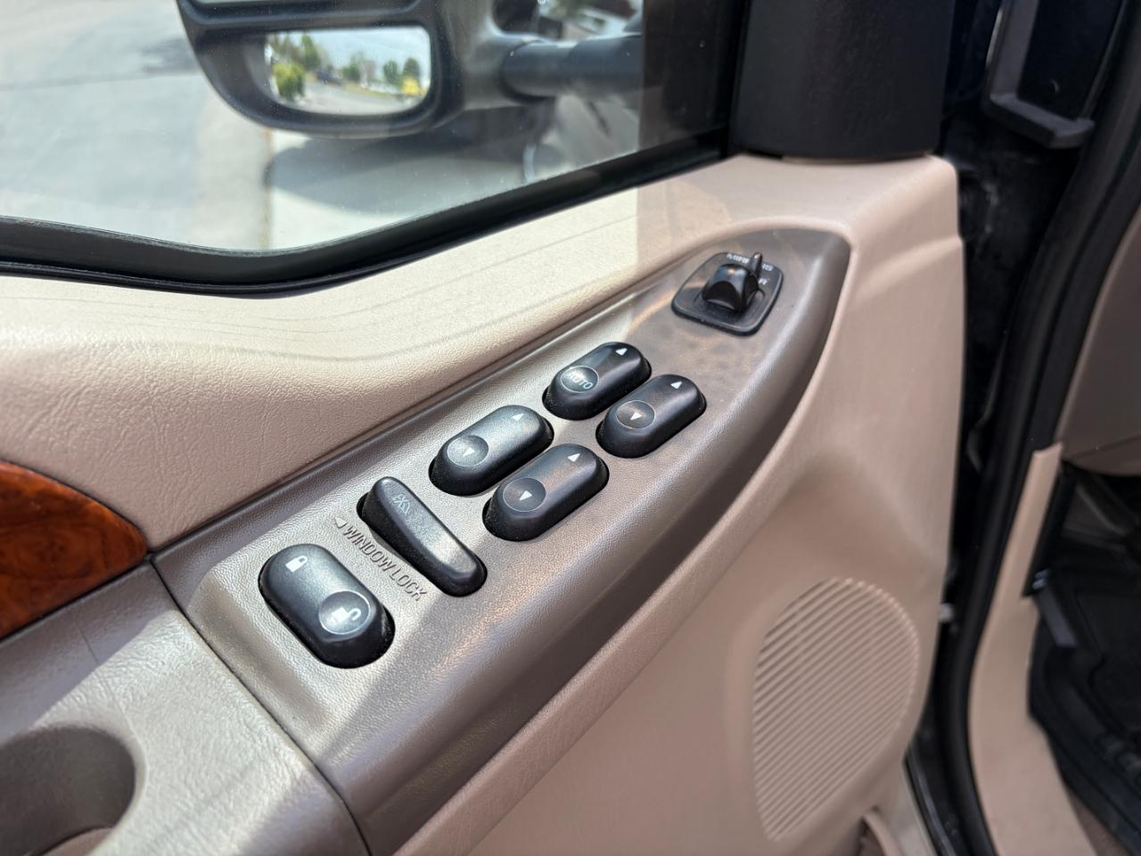 Ford Super Duty F-250 Crew Cab 156" Lariat 4WD 2002
