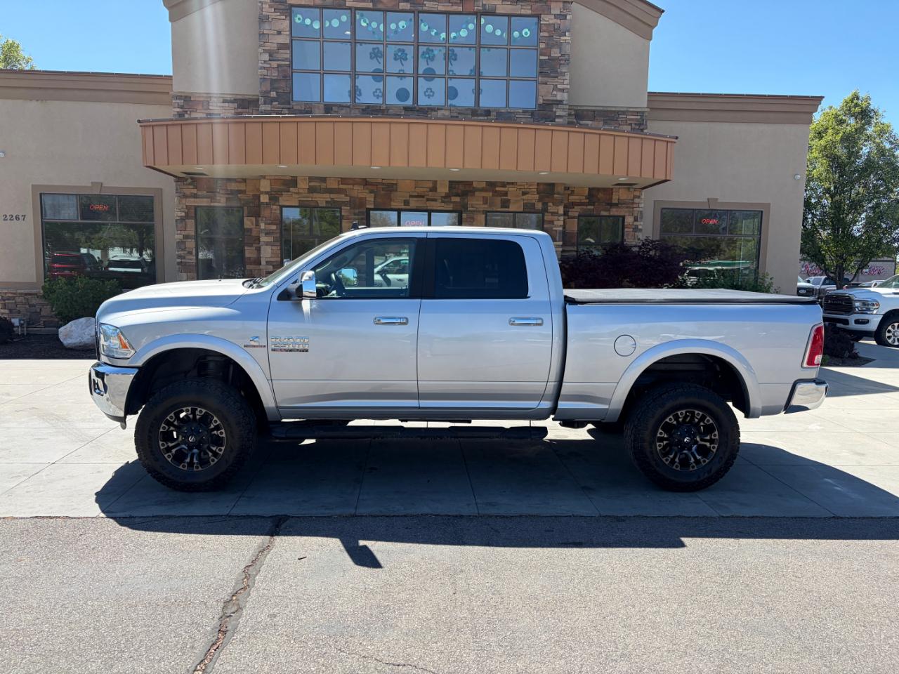 RAM 2500 Laramie 4x4 Crew Cab 6'4" Box 2017