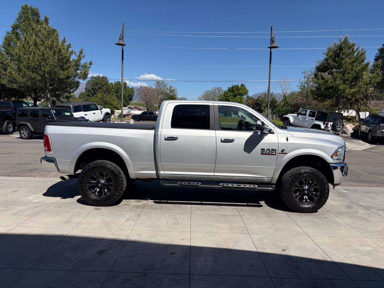 RAM 2500 Laramie 4x4 Crew Cab 6'4" Box 2017